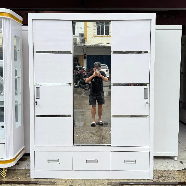 Lemari Baju Sliding 3 Pintu / Lemari Pakaian Minimalis