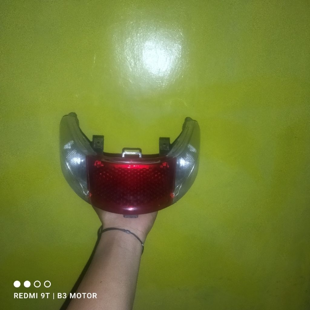 stoplamp belakang Honda Vario karbu original bekas