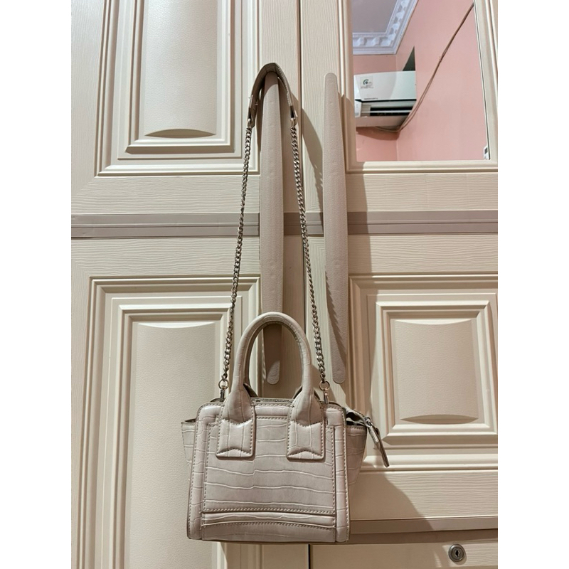 Tas Selempang Zara