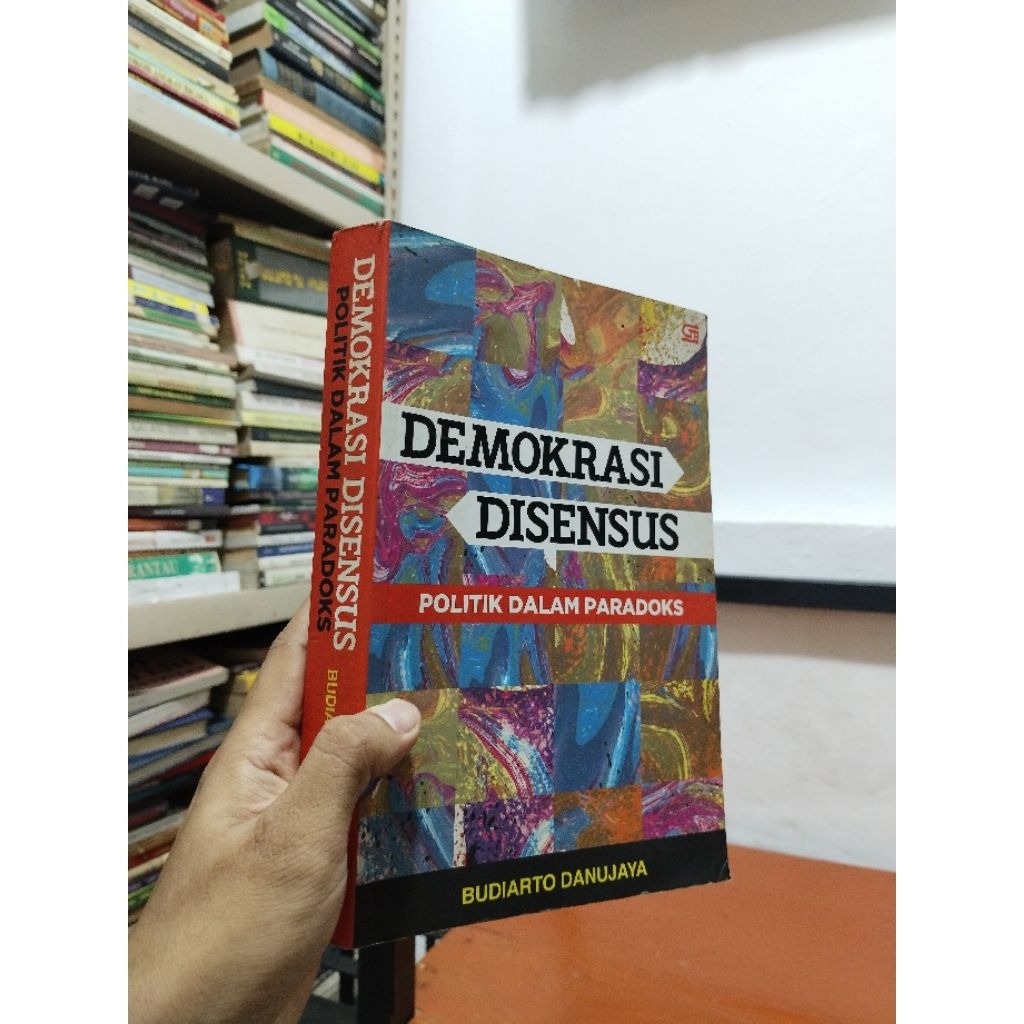 DEMOKRASI DISENSUS POLITIK DALAM PARADOKS - Budiarto Danujaya
