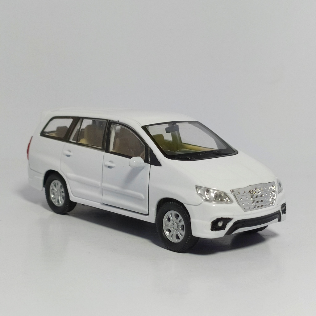 DIECAST SKALA 1/32 MINIATUR MOBIL TOYOTA KIJANG INNOVA PUTIH