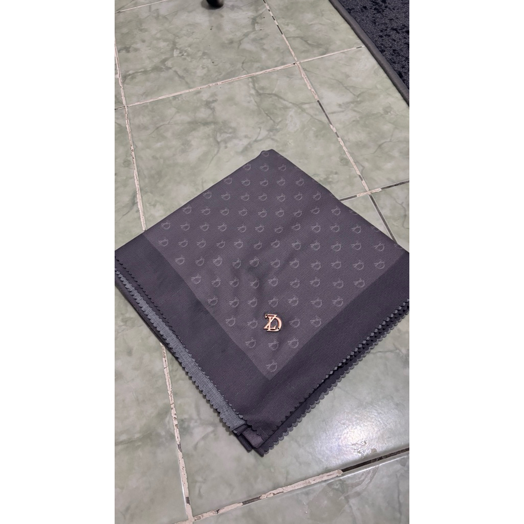 ZytaDelia hijab preloved monogram dan polos