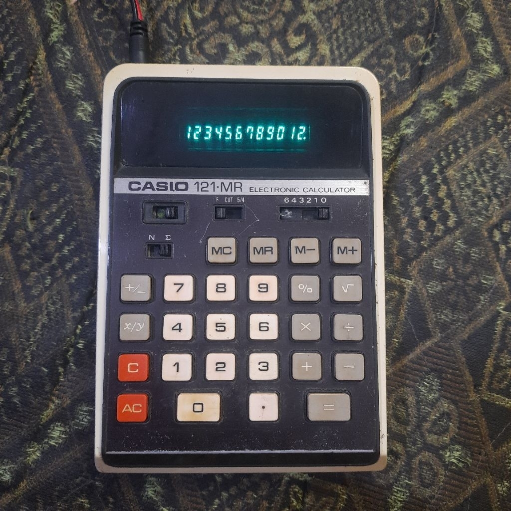 

CASIO 121-MR Electronic Calculator vintage jadul 1975 bekas fungsi normal