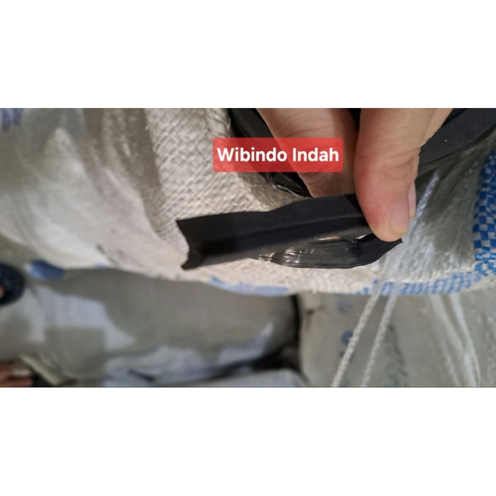Karet kusen kecil aluminium kaca 078C hitam