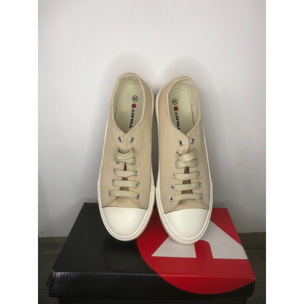 [Preloved] Sepatu Sneakers Airwalk Barita Size 39 ORI Sport Station