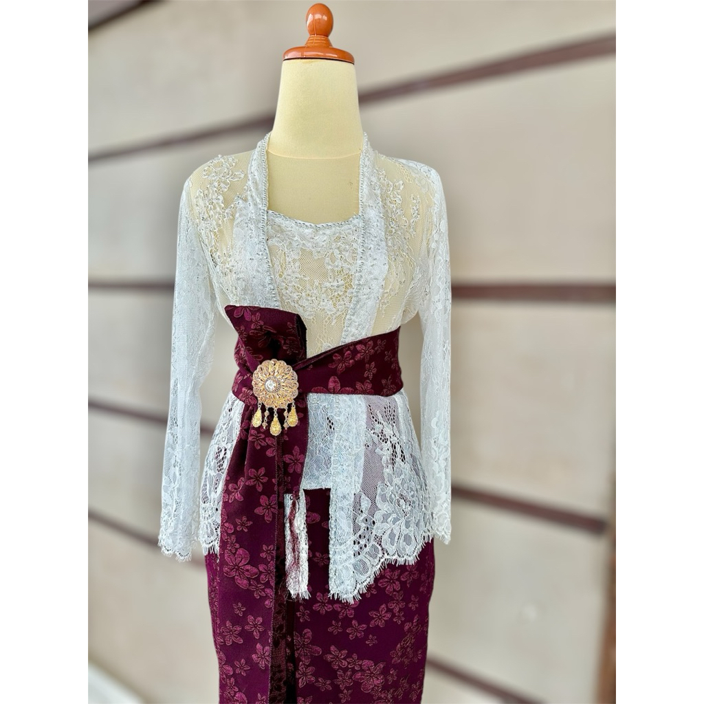 KEBAYA BROKAT PUTIH PAYET