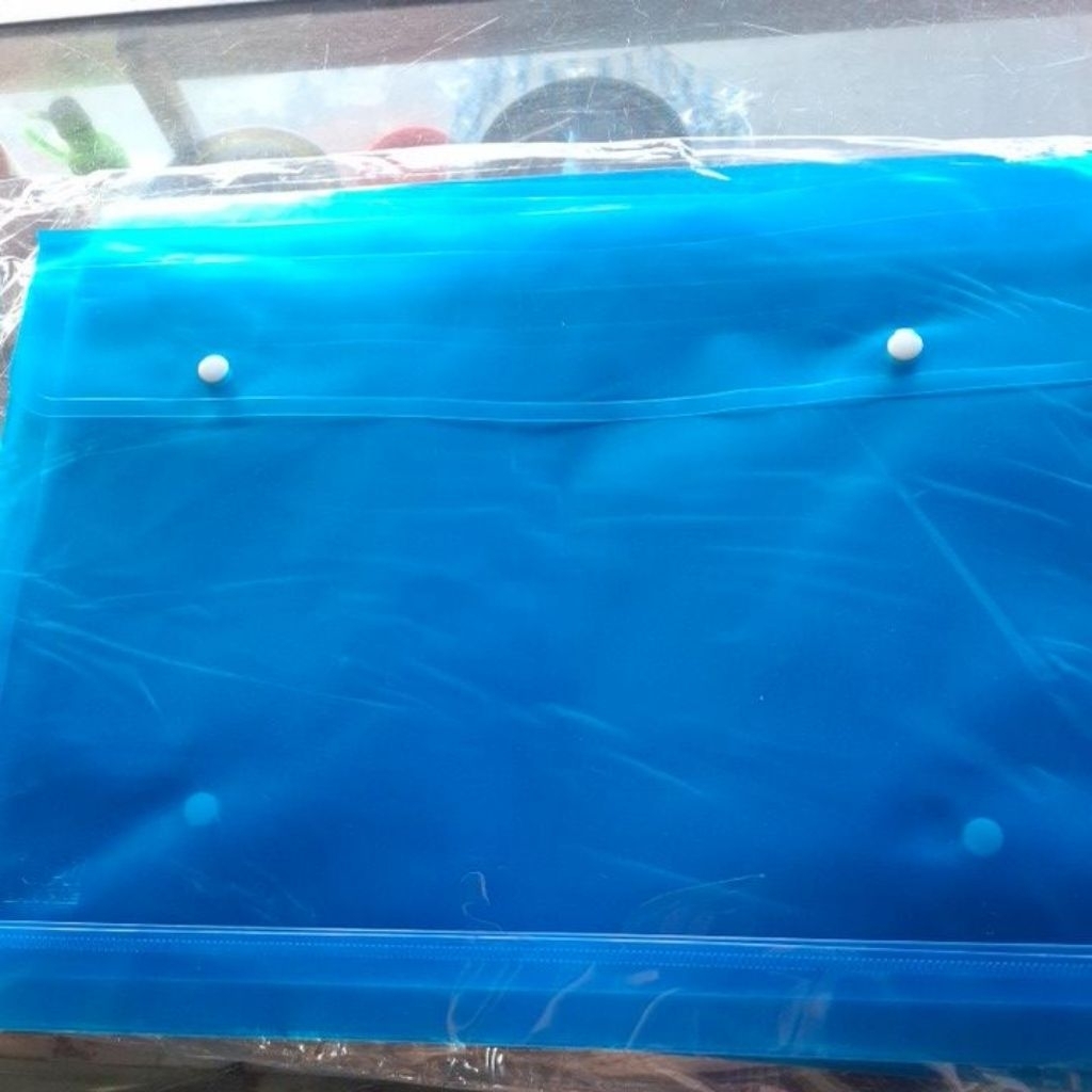 

(1pak) map plastik kancing 2 pop 1 (1pak=12 lembar)