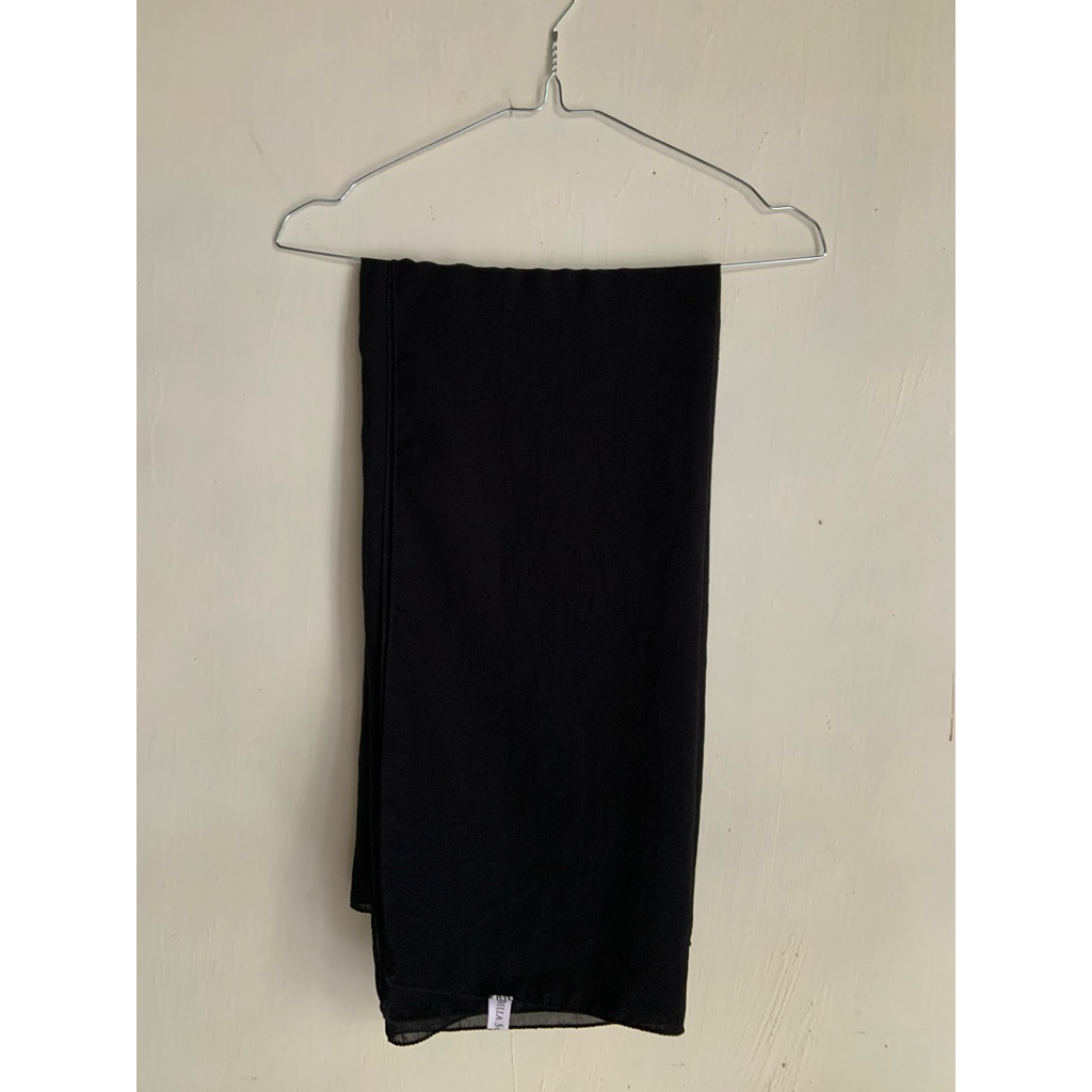 Kerudung paris segiempat hitam
