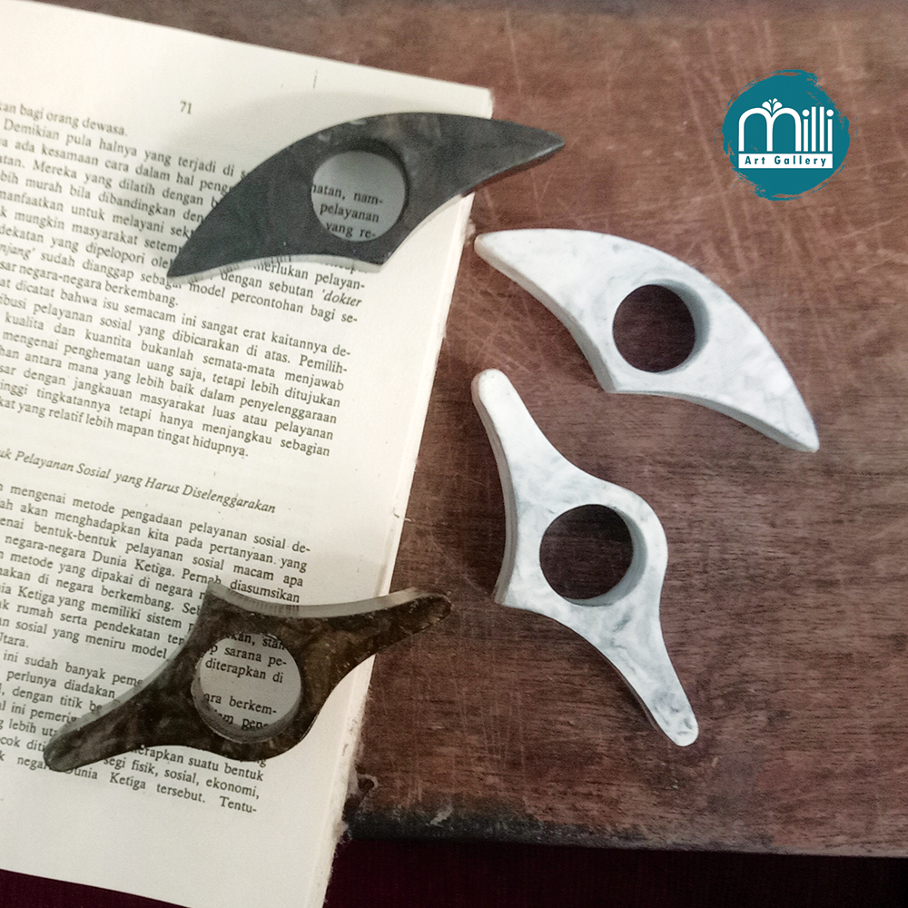 

Ring Pembatas Buku Motif Marmer Uk 1,8 x 10 cm