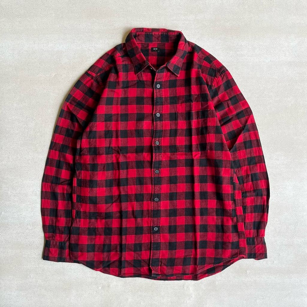 UNIQLO red plaid flannel shirt