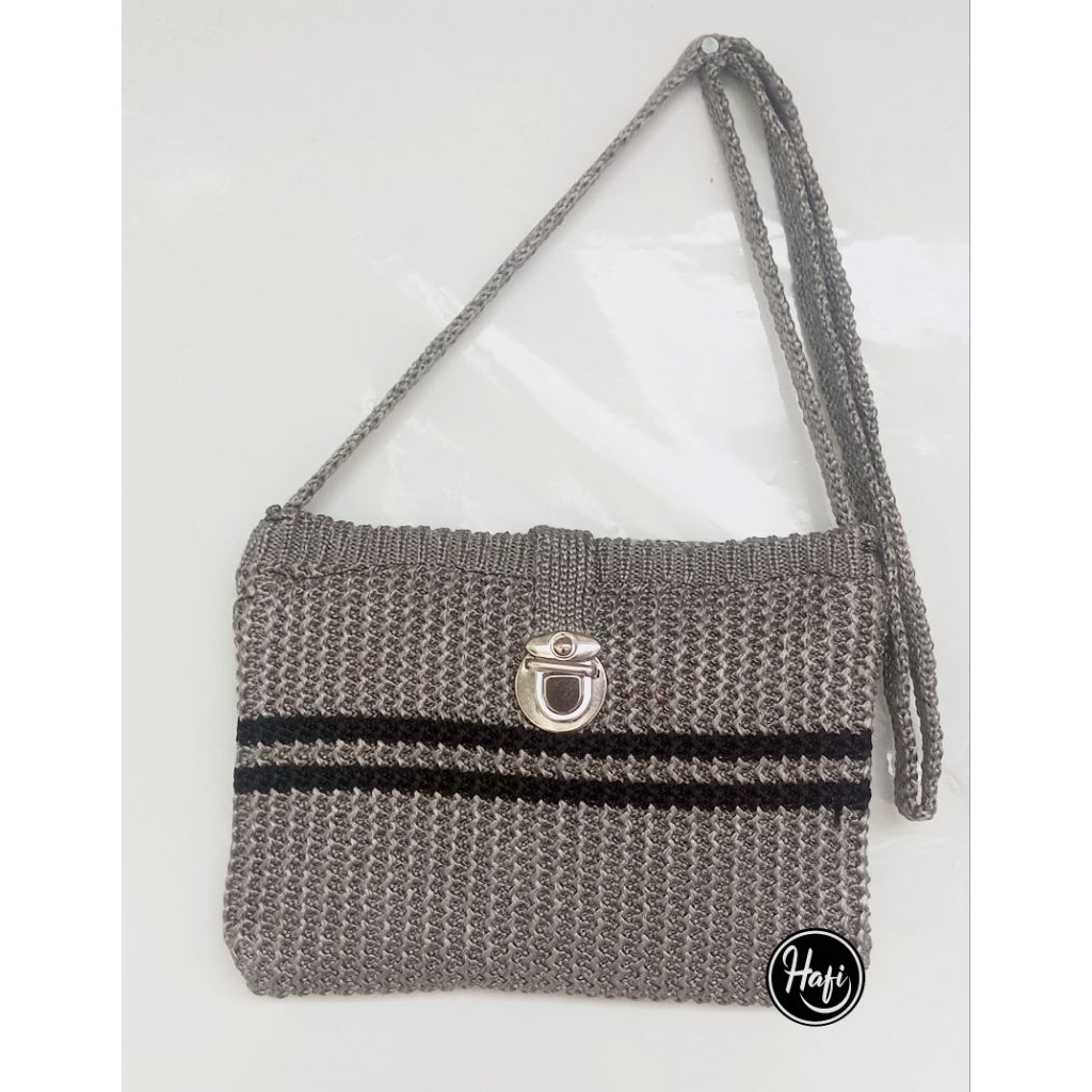 tas rajut selempang tali gesper
