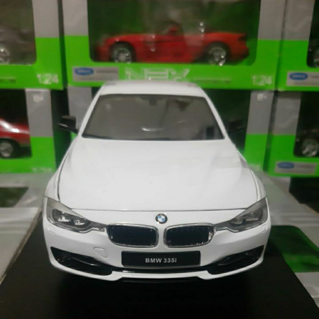 Kadung Tresno Diecast Welly Skala 1:18 Bmw 335I Putih Bukan Bekas Komplit
