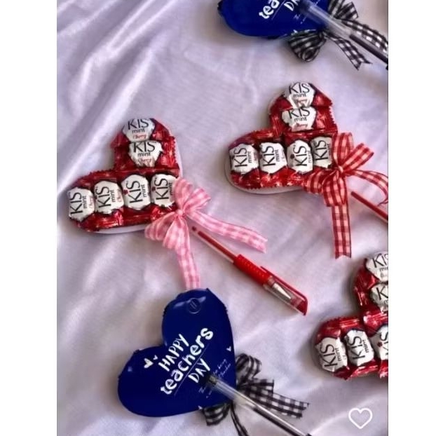 

(BISA REQUEST UCAPAN) READY STOK SIAP KIRIM CANDY LOVE BUKET / KADO ULTAH / KADO WISUDA / KADO SPECIAL HARI GURU / CANDY LOVE BOLPOIN / KADO ULTAH / KADO WISUDA / PERMEN BUKET / PERMEN LOVE /KADO GURU /KADO HARI GURU NASIONAL