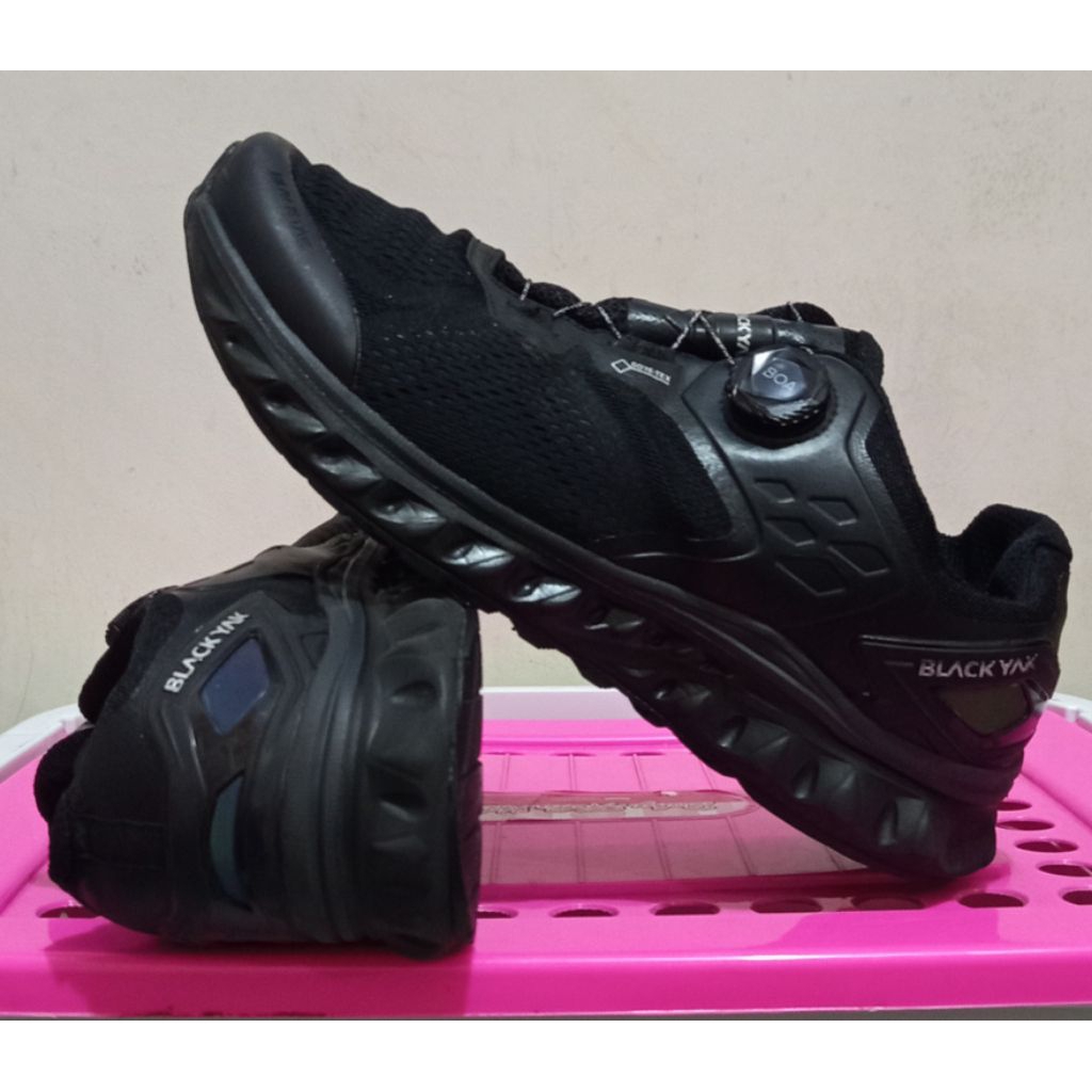 sepatu second BLACKYAK outdoor size 43