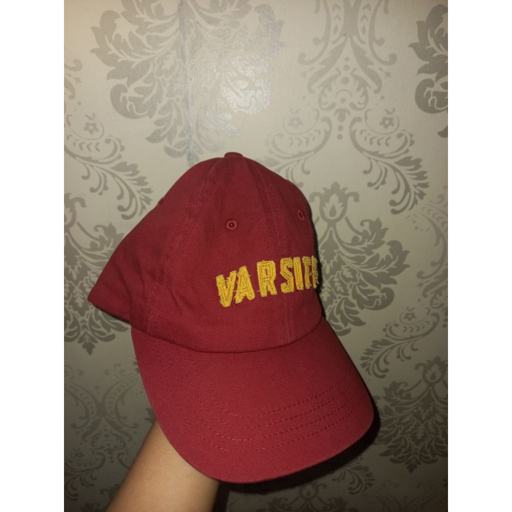 Preloved topi cotton on / rubi maroon