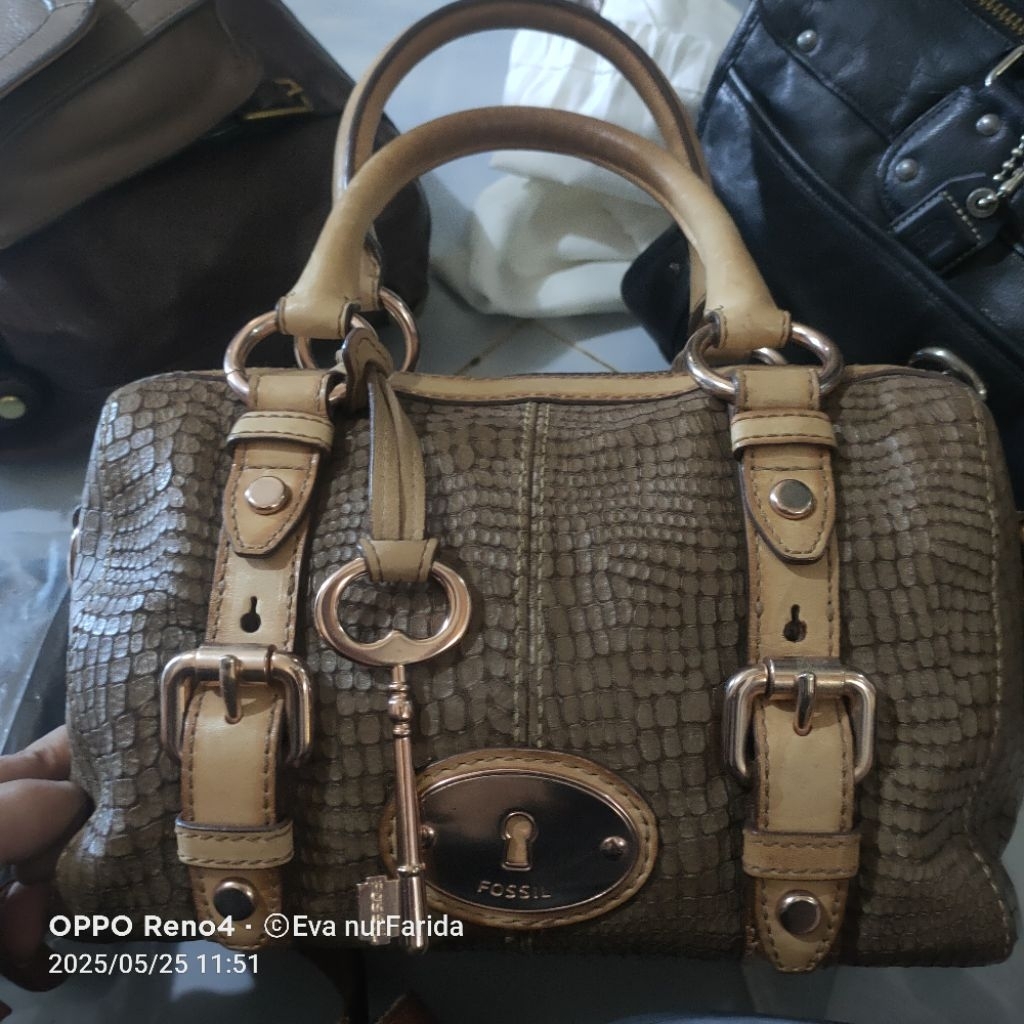 ocil madox snake skin,size small