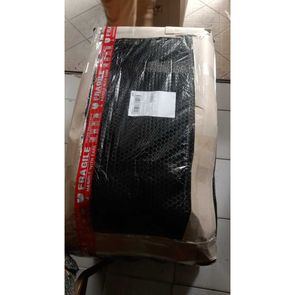 

Bubble Wrap dan warping kardus untuk pesanan botol plastik anda