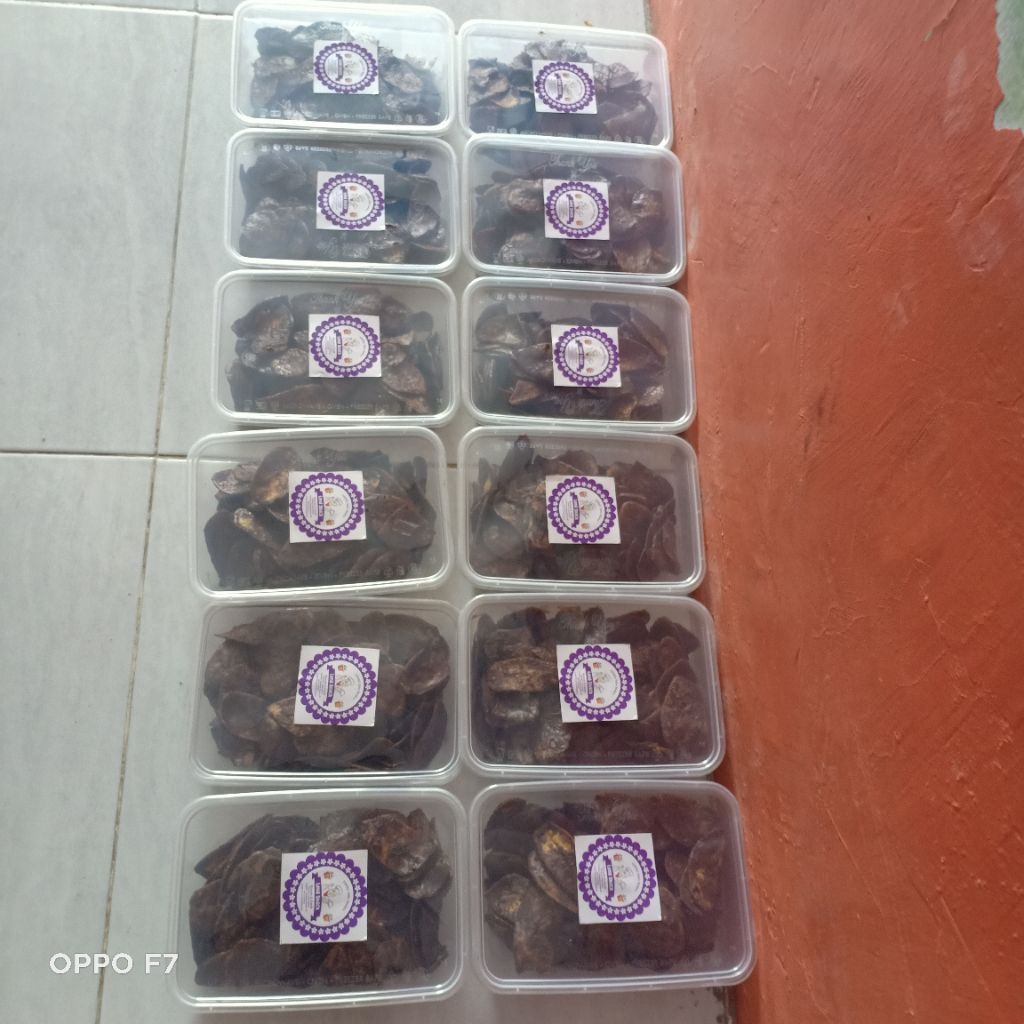 

kripik pisang coklat lumer ..dari pisang raja nangka d padukan coklat batang yg sangat ndul dan d jamin kwalitasnya..dengan berat 150grm ..