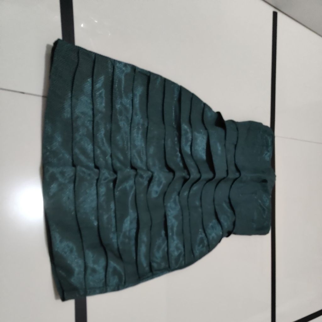 gaun pesta wanita warna hijau botol