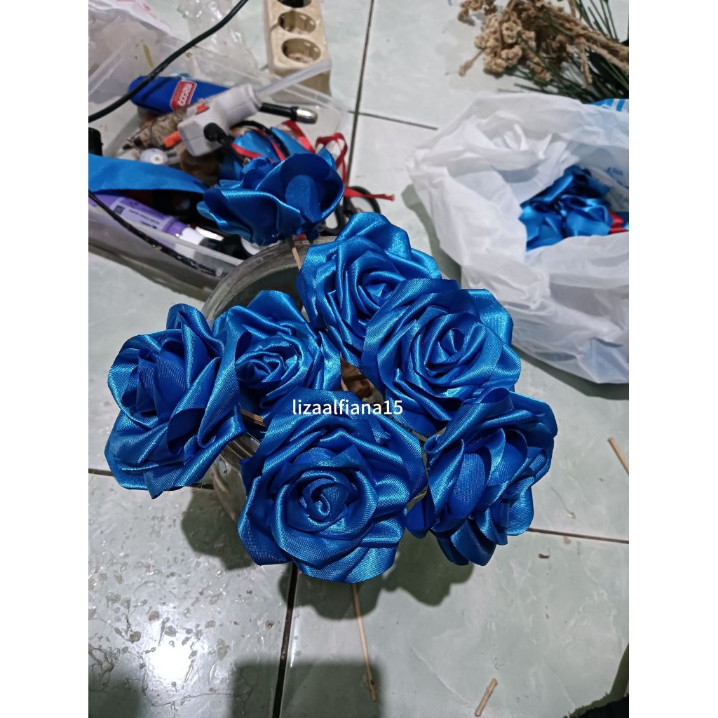 

Bunga Pita Satin 4 Cm 15 Kelopak