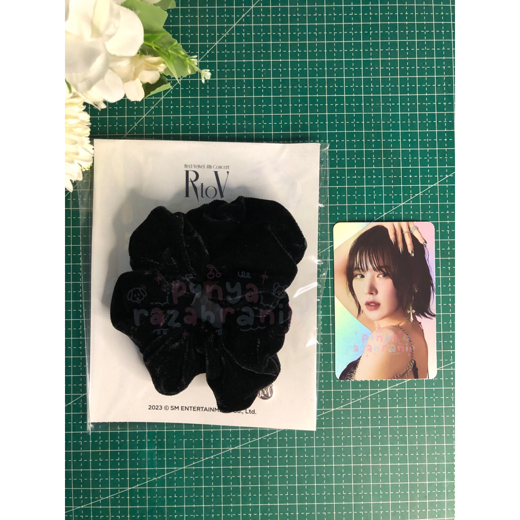 OFFICIAL MD SCRUNCHIE WENDY KONSER R TO V RED VELVET (UNSEALED)