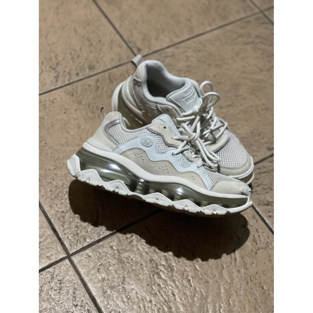 Preloved Skechers Uno Chaos White 37 Woman Sneakers Women Sport Running Shoes Sepatu Lari Wanita Ske