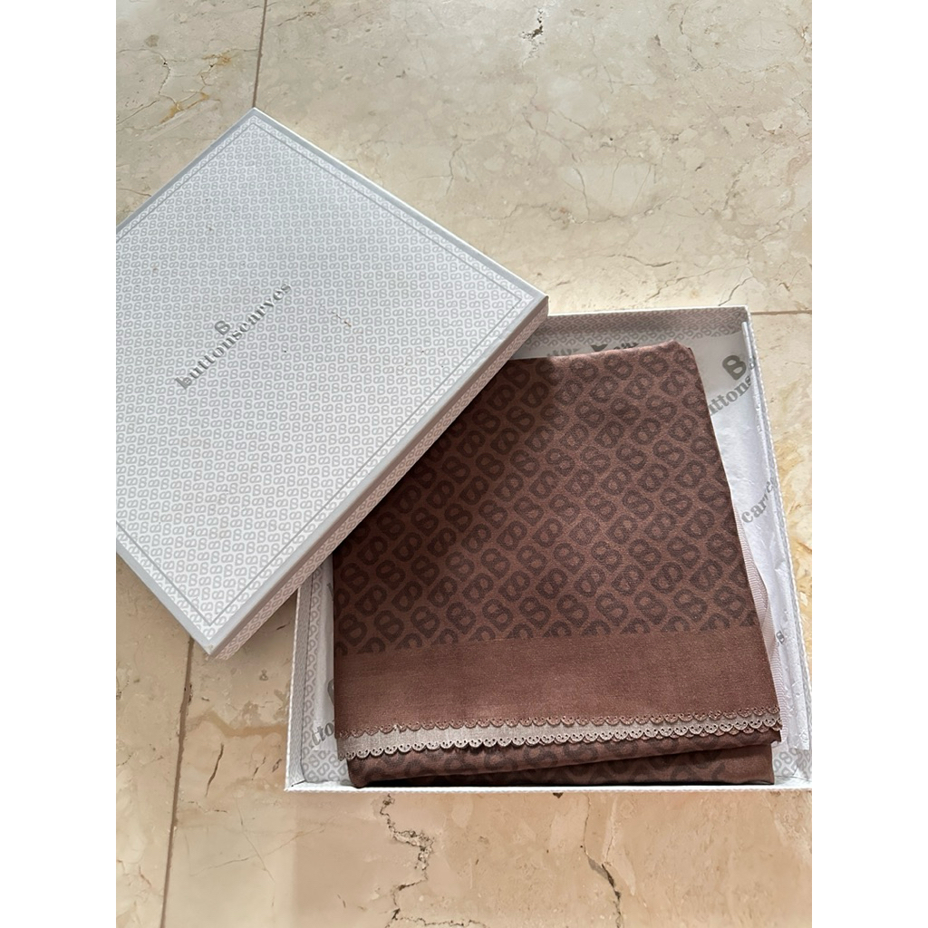 Buttonscarves Tapis Series (PRELOVED ‼️)