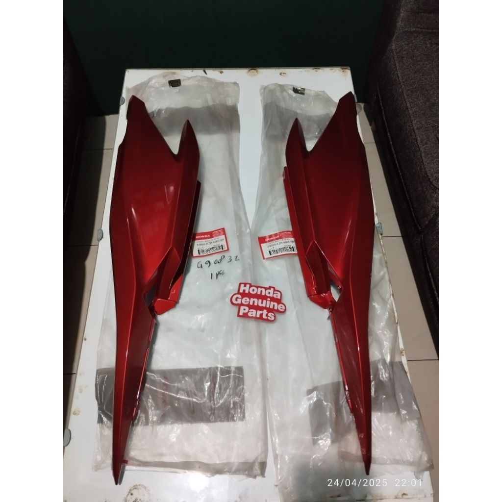 83500KZR600CSR / 83600KZR600CSR / BODY KIRI DAN KANAN VARIO 125 KZR WARNA MERAH