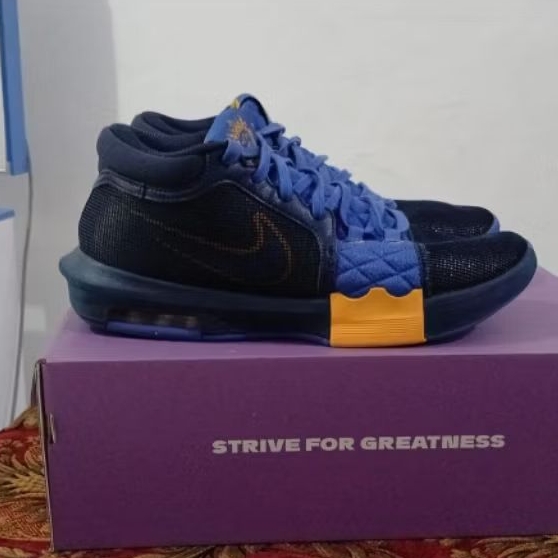 Sepatu Basket Second Witness 8 Mid night Purple size 46 insole 30cm-Sepatu Basket Second Mulus Like 