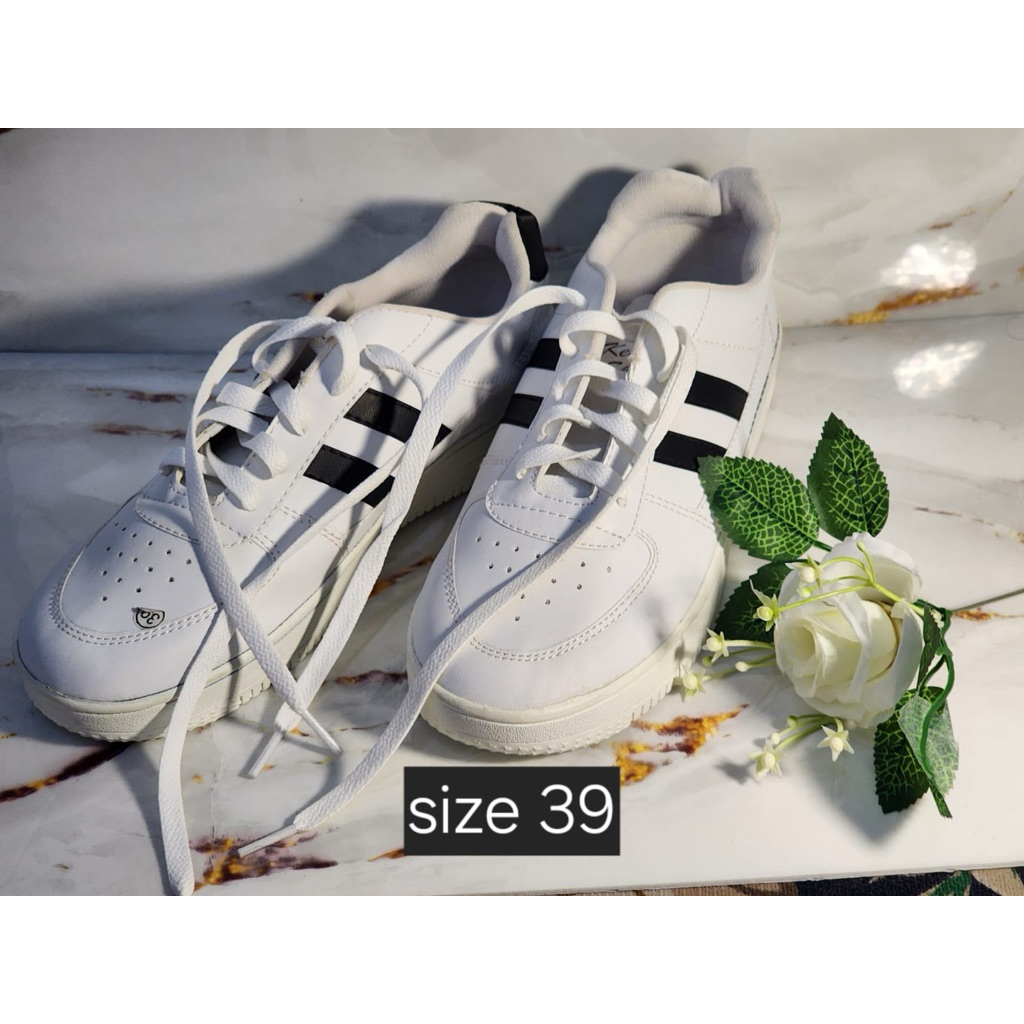 Sepatu Sport Fashion Wanita