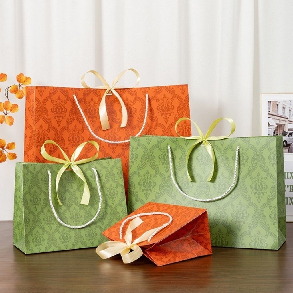 

Satuan- Paper Bag Idul Fitri Lebaran Ramadhan/ Paper Bag Hijau / Paper Bag motif gucccci ,paper bag mewah,elegant,impor,estetik green,free pita.
