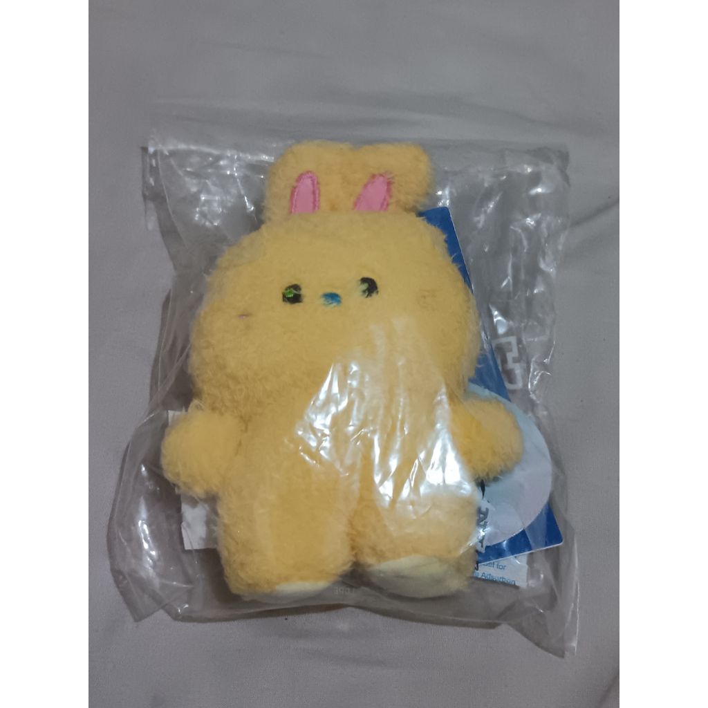 BUNINI KEYRING/BAGCHARM YELLOW NEWJEANS (unsealed with tag)