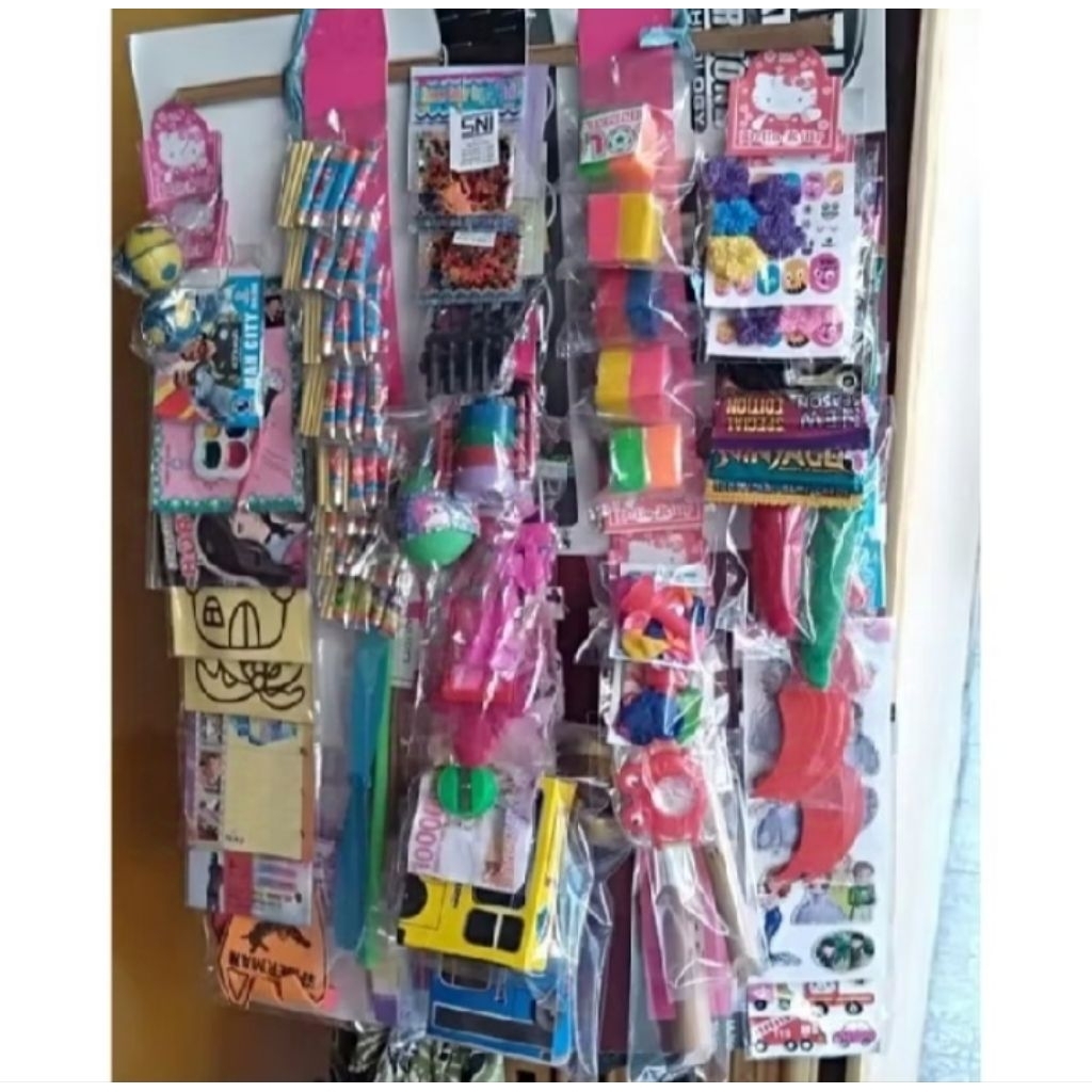 mainan siap jual isi 50 pcs eceran 1000 mainan anak warung anak variasi # titip di warung grosiran m