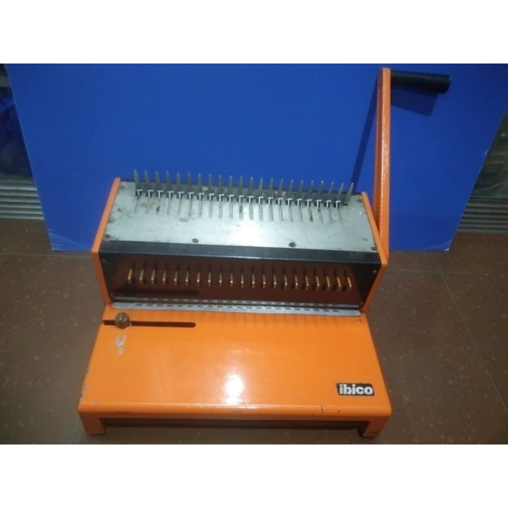 

Mesin Jilid Ring Plastik A4 21 lubang Plastic Comb Binding Machine Ibico Kombo