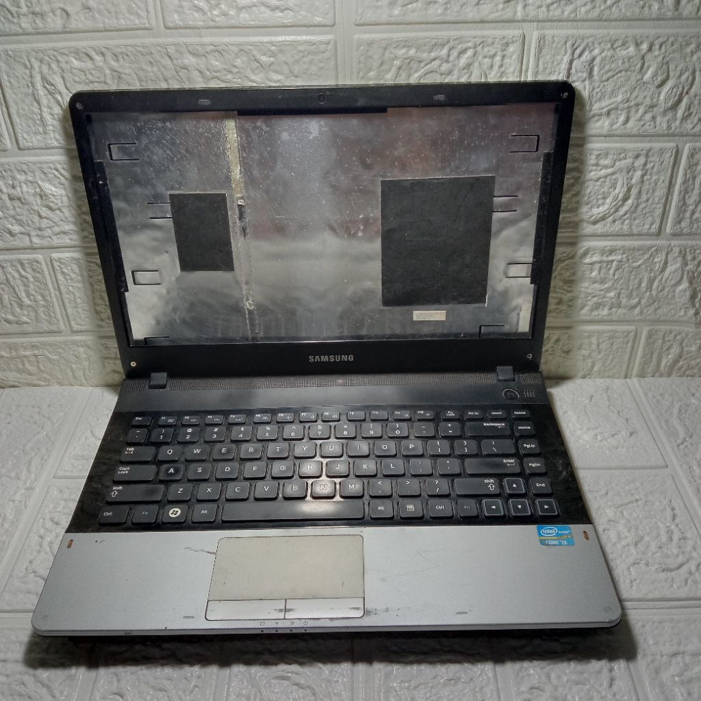 Kesing Case Casing Laptop Samsung NP300 NP300E4Z NP300E NP300E4X