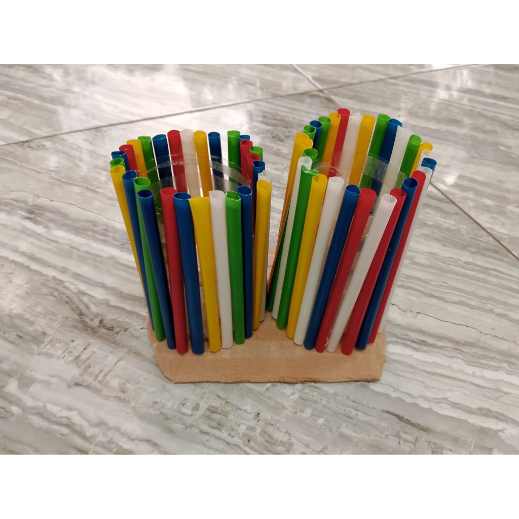 

Tempat pensil dari sedotan