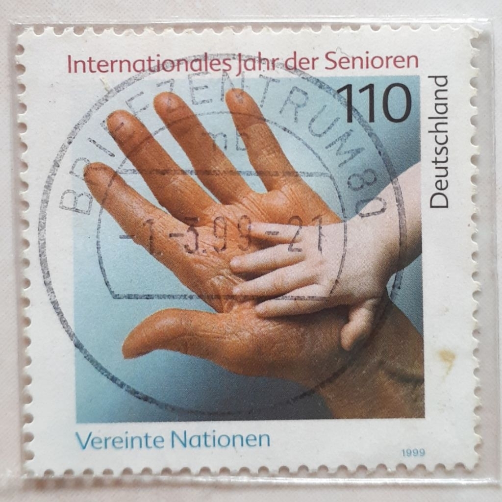 

Perangko Jerman Hands of Elderly Person and Child Tahun 1999