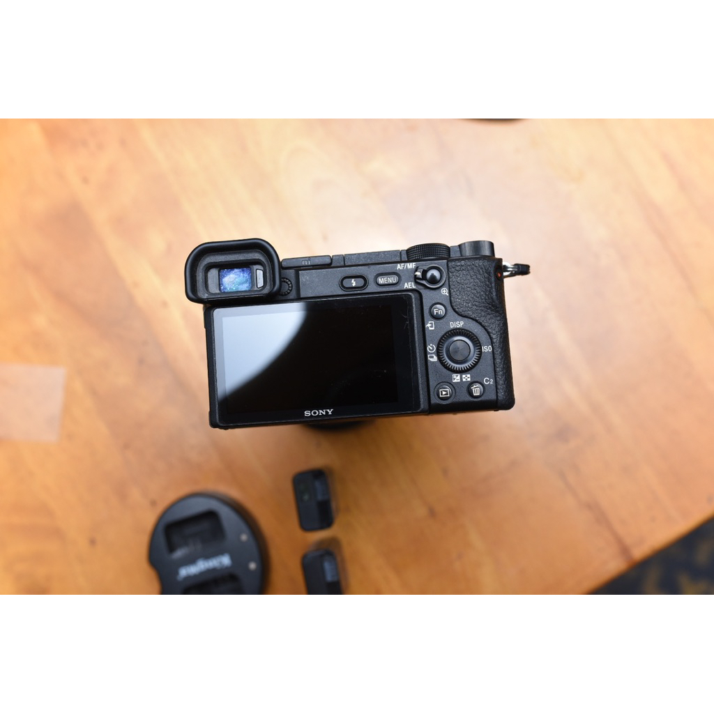 Sony A6400 + lensa