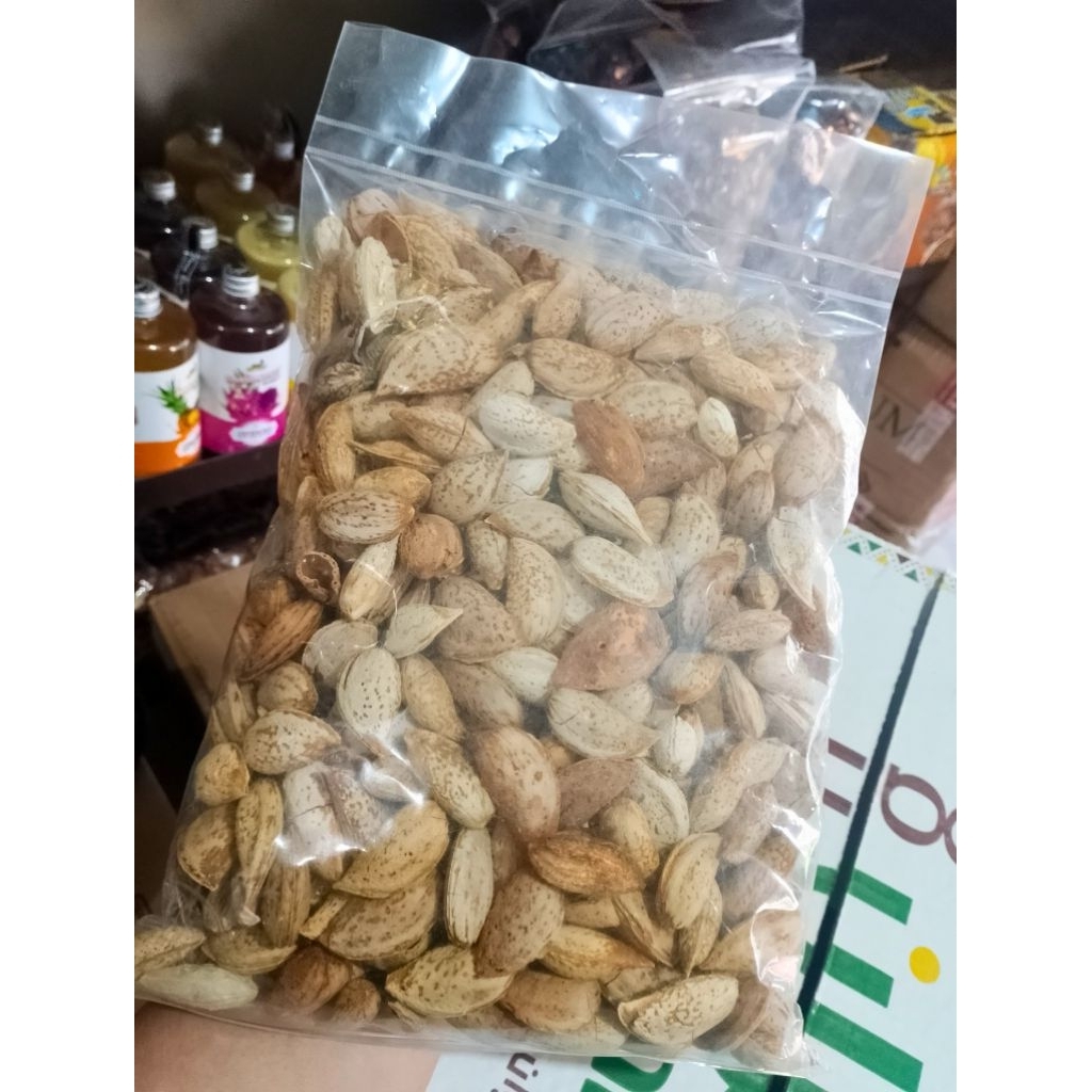 

Kacang Almond kulit