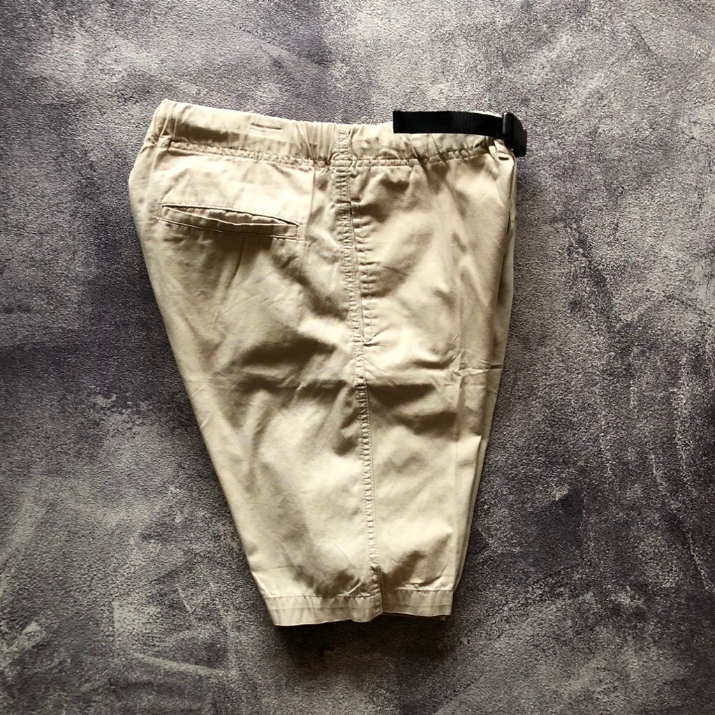 Short Pants Chino GU Second Size 30,celana pendek chinos second ada sabuknya