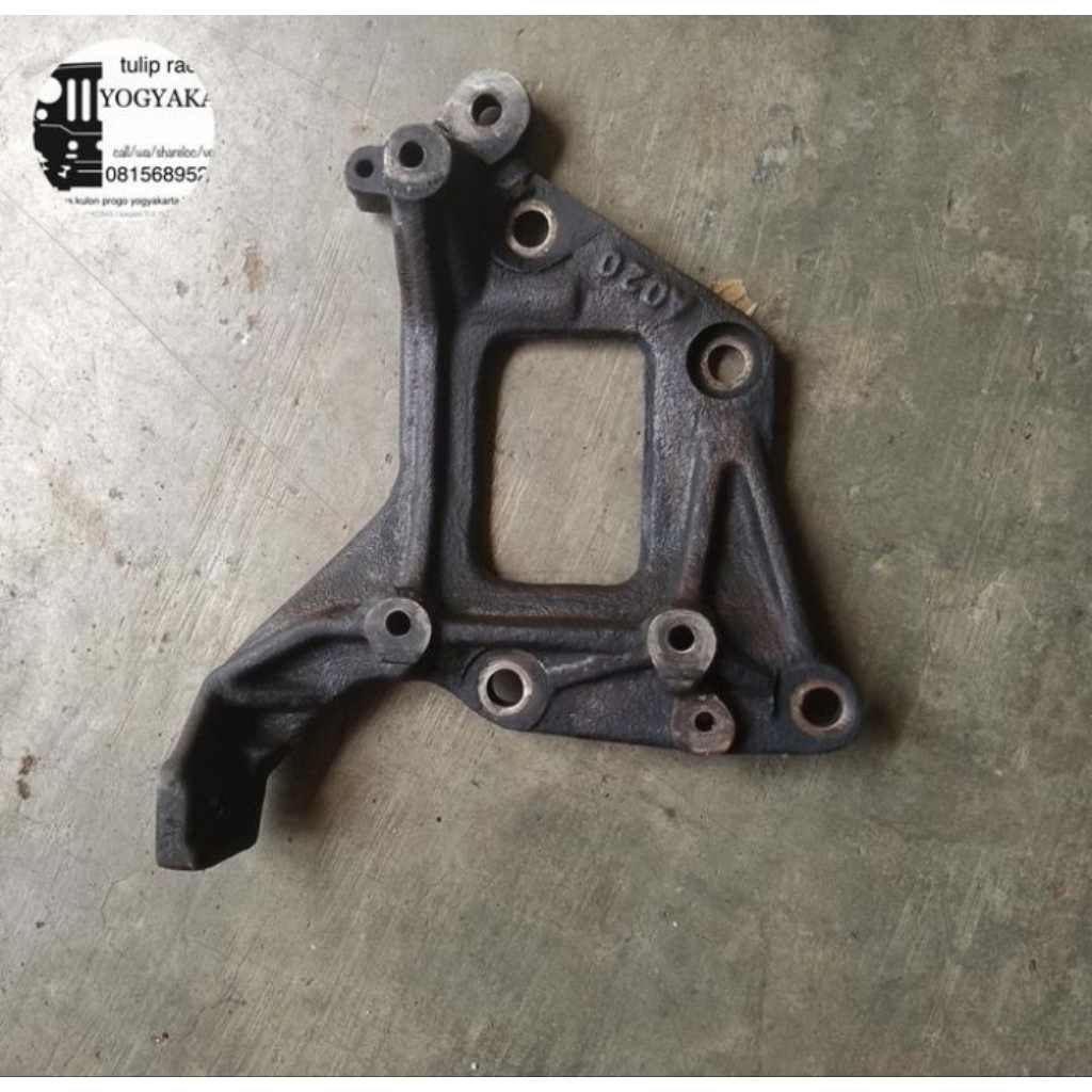 dudukan kompresor ac feroza original