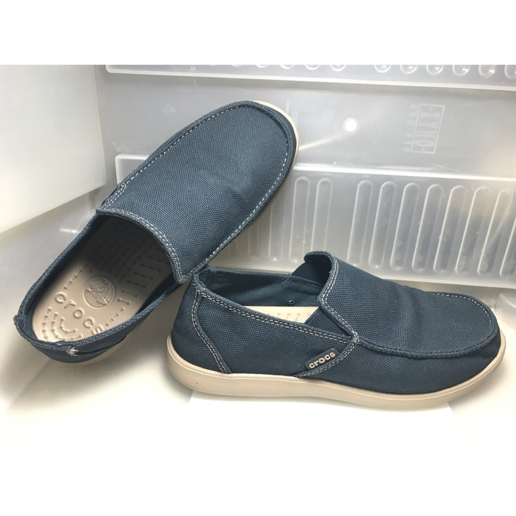 Sepatu Kasual CROCS warna biru Original 100%