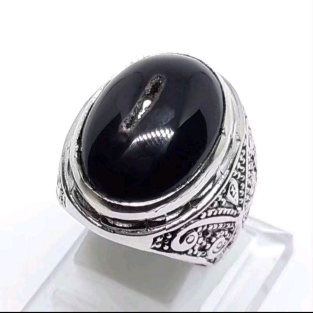 cincin batu combong wulung