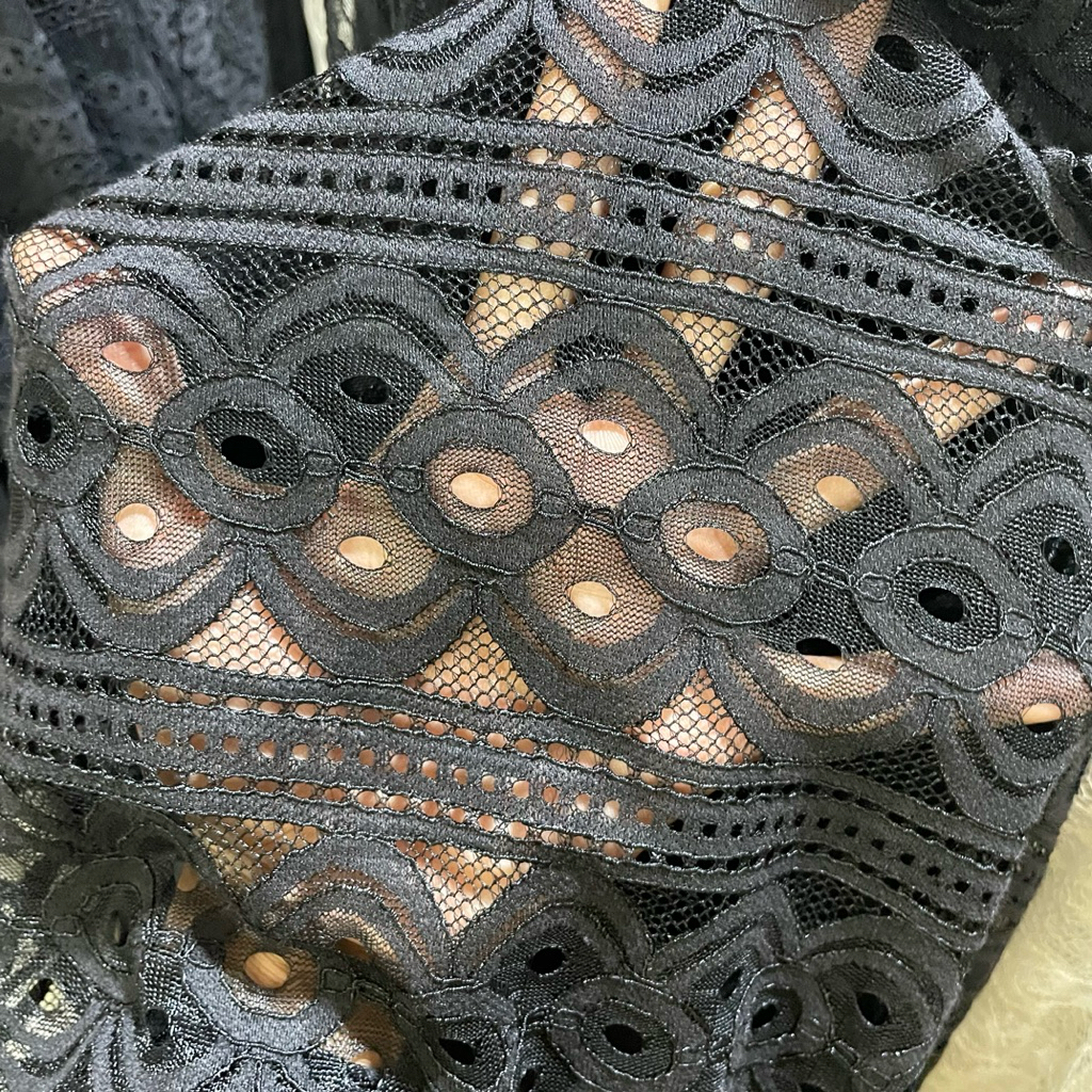 kain semi prada - kain brokat semi prada - kain brokat lace motif etnik premium - kain brokat hitam 