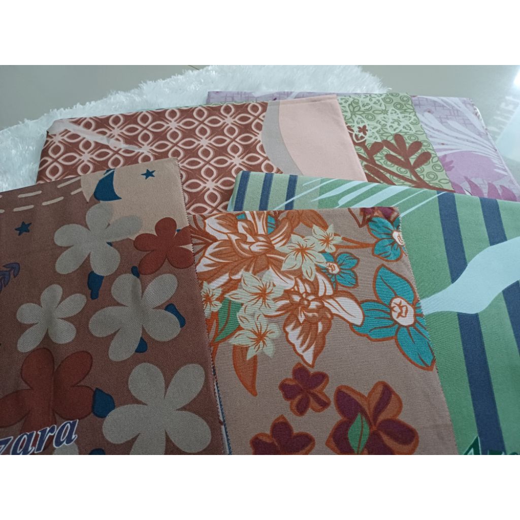 Hijab segi empat motif azara