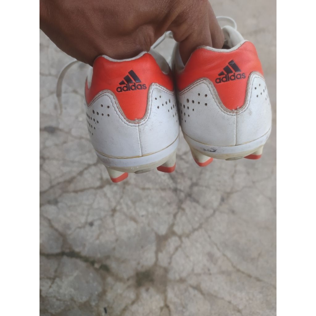 sepatu adipure 11 pro
