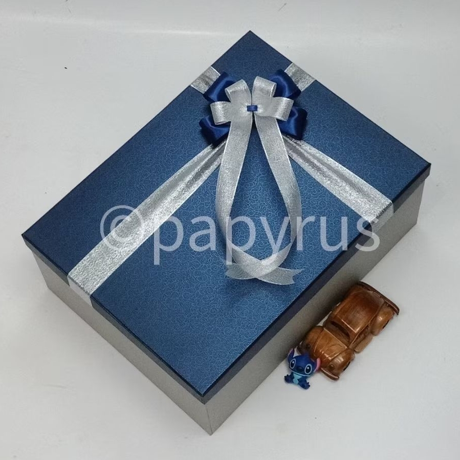 

PAPYRUS Kombinasi 30x40 Tinggi 15cm Kotak Kado Gift Box Hadiah V1