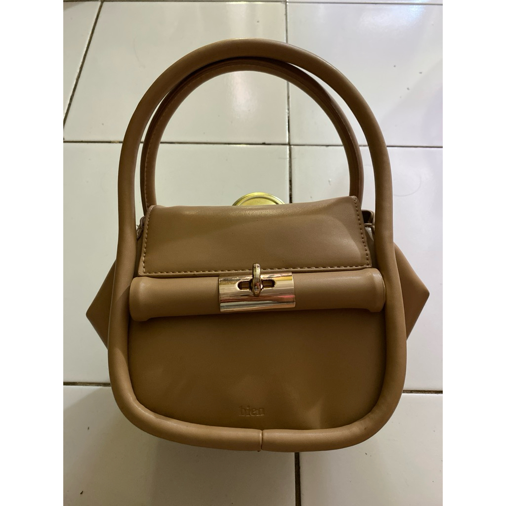 [Preloved] bien bag apricot