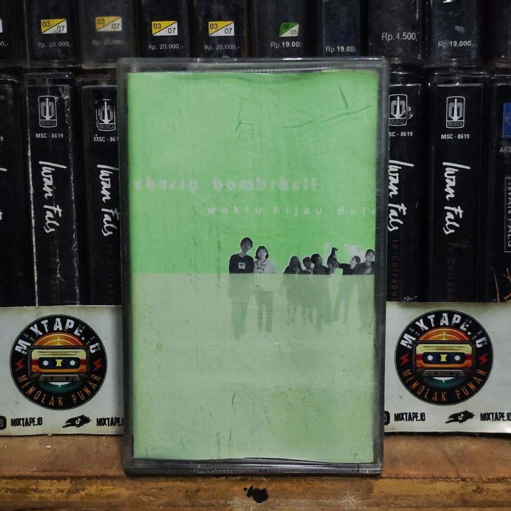 Kaset Pita - Cherry Bombshell - Waktu Hijau Dulu - Radio Tape - Kaset - Radio - Pemutar Kaset - Retr