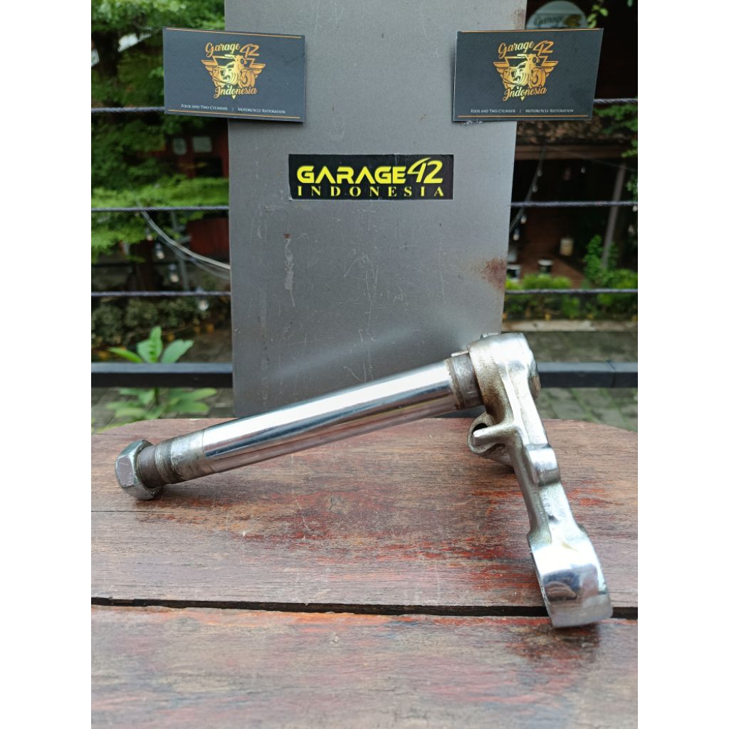 Segitiga bawah CB200 Original